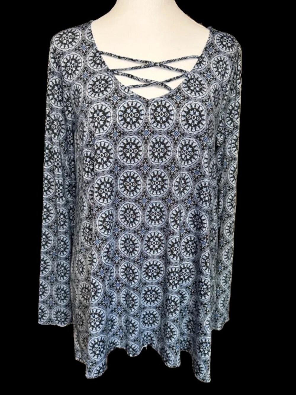Ember Crisscross Neck Long-Sleeve Medallion Print Top/Tunic Blue Large